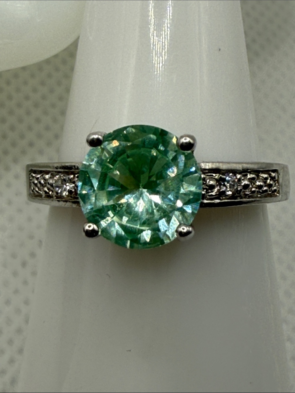 Vintage synthetic Green Spinel Round-Cut Solitaire Cz Ring rhodium plated
